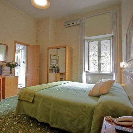Hotel Embassy Rome Exterior photo