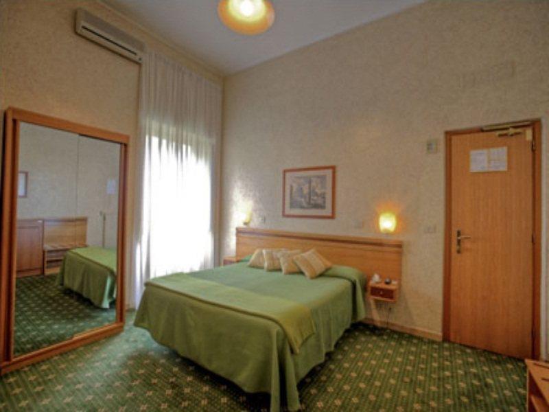 Hotel Embassy Rome Exterior photo